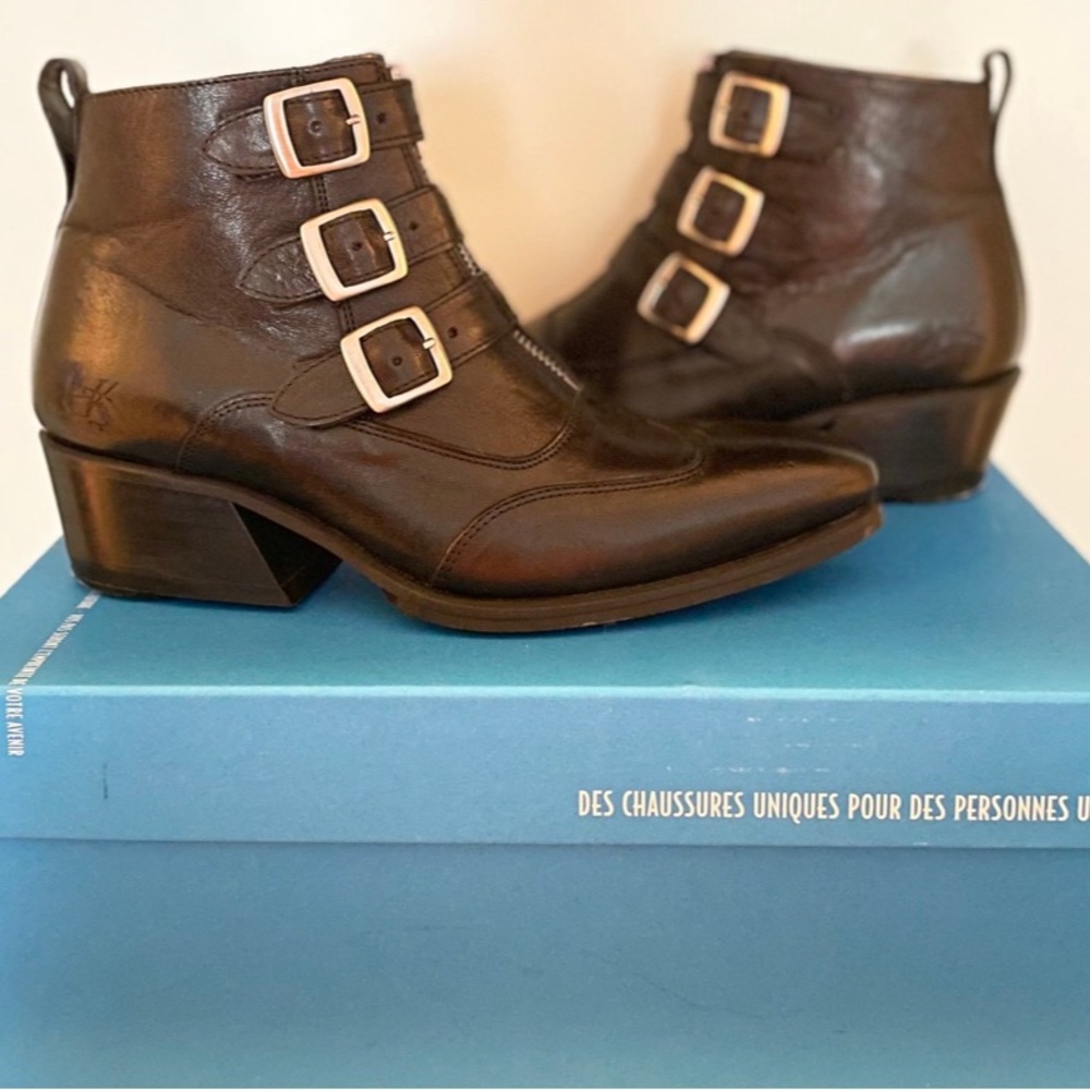 SOLD John Fluevog. IDOL:Jack Triple Strap Boot. Size 8.5.